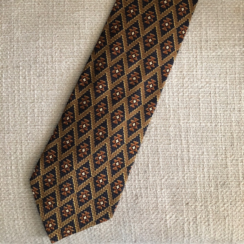 Joseph Abboud silk tie. Made in Italy.